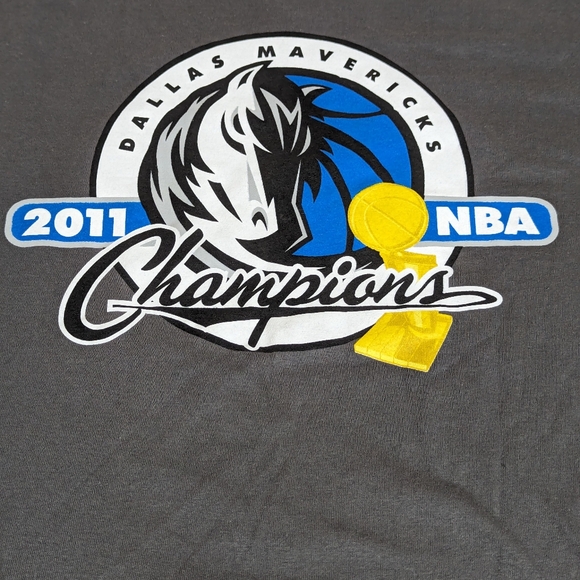 Dallas Mavericks 2011 Vintage Tee NBA Championship XL (with Mascots on back) - Picture 2 of 8